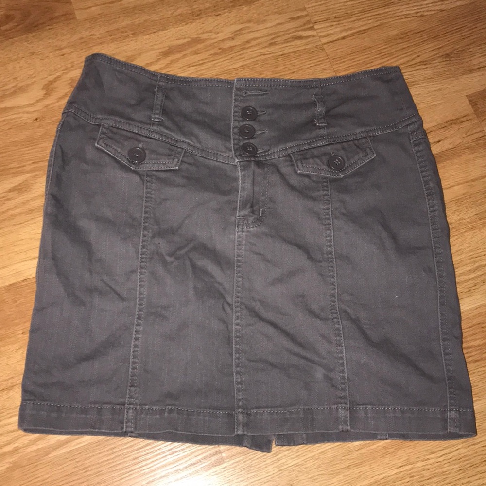 Super cute high waisted button up skirt
